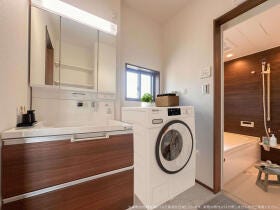 【横尾材木店】建物プラン例
建物総額1980万円
建物面積103.30㎡
他立地条件により別途工事費用が発生する場合がございます。
またご要望に応じたプラン作成も可能となります。