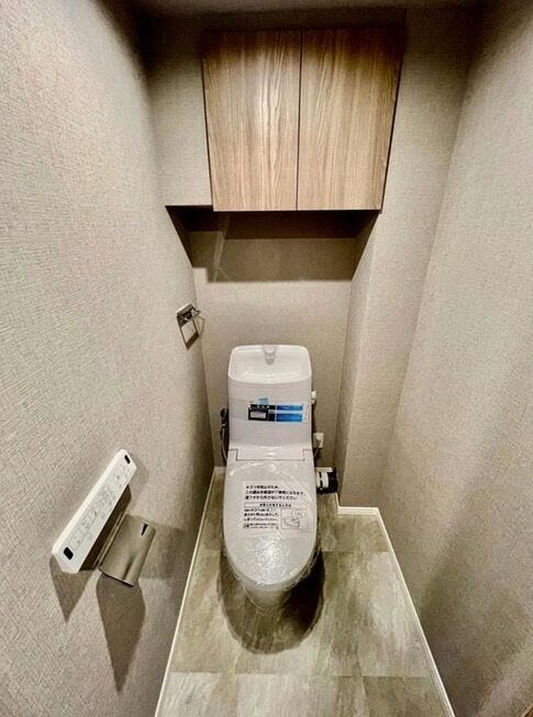 トイレ
いつまでも清潔な空間でいたいトイレは汚れを拭き取りすい空間になっています。洗浄便座でいつでも清潔に利用いただけます。
