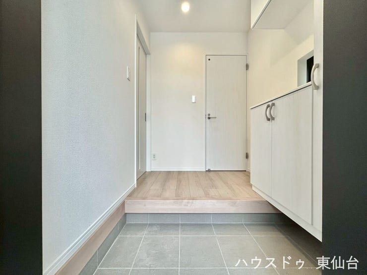 ベビーカーやアウトドア用品も置きやすい広さです