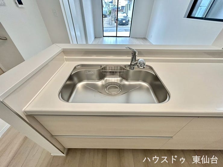 蛇口からそのままおいしい水が使えるビルトイン浄水器を採用。
