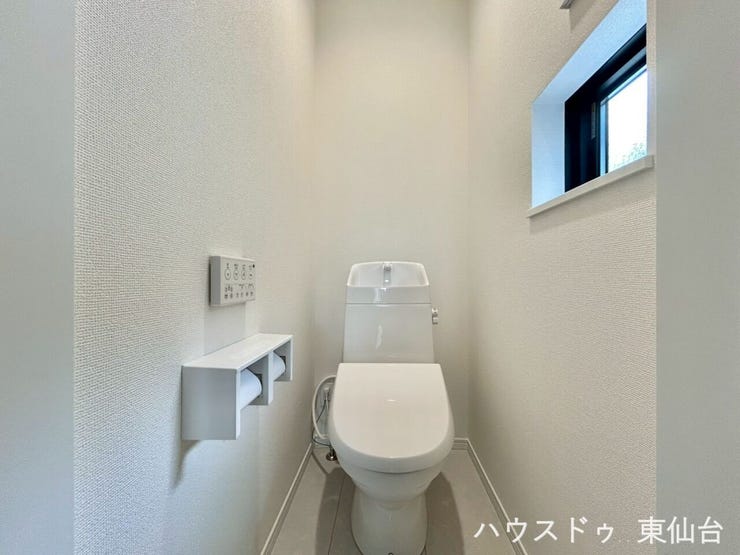 トイレはシンプルなデザインでお掃除もしやすそうです♪