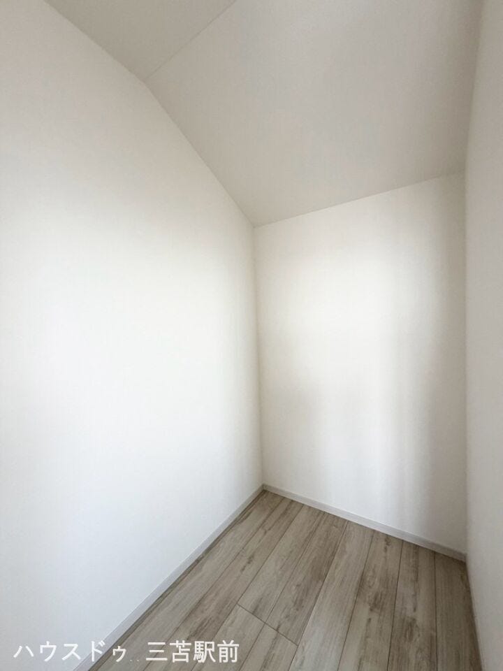 《主寝室》8.0帖洋室収納