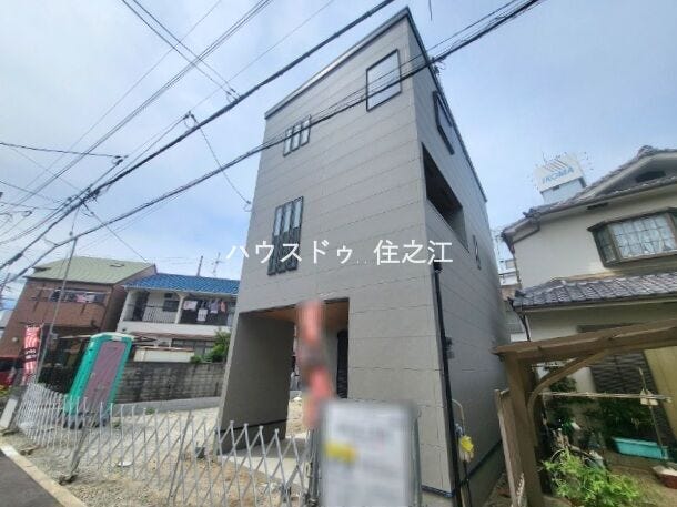 ★ガレージに物置等を設置して収納庫にするのもいいですね♪