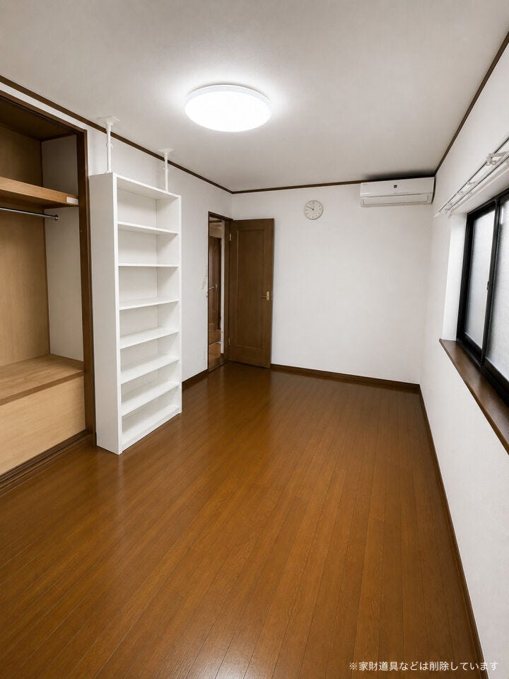 2面採光で明るい陽光が差し込む爽やかな洋室。窓からは気持ちの良い景色が広がり、朝の目覚めも快適です。風通りもバツグンで、一日を通して心地よく過ごせるプライベートスペースとなっています。