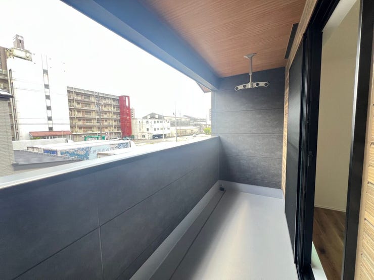 陽当り良好なバルコニーは、お洗濯ものがカラッと乾くのが嬉しいですね!