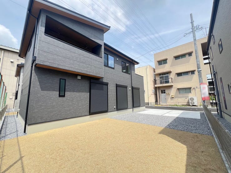 広めのお庭です♪BBQや夏場は家庭用プールなども楽しめそうですね!
