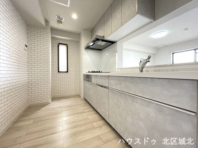 キッチンは対面式のため、調理をしながらご家族との会話も弾みますね。