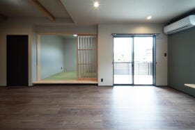 家族の集まる場所だから、明るく、快適に。
リビングに畳コーナーがあり、より広々とした印象を与えます。※画像はイメージです