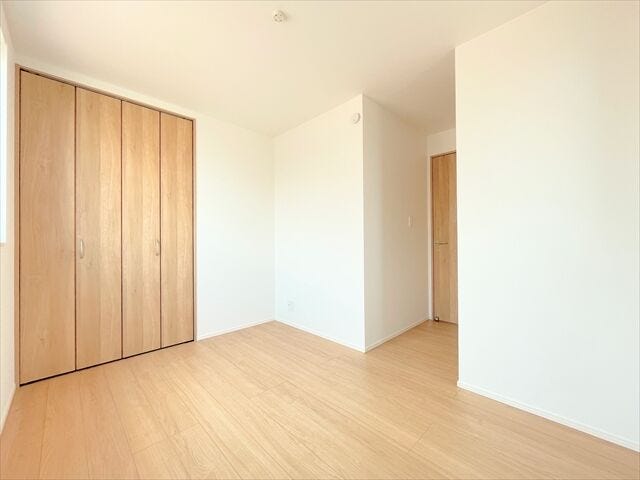 お子様のお部屋や書斎にも使える洋室。
家族構成に合わせて柔軟に活用できます。