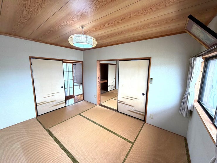 畳のぬくもりを感じられる落ち着いた和室。家具配置次第でさまざまな使い方が可能です。