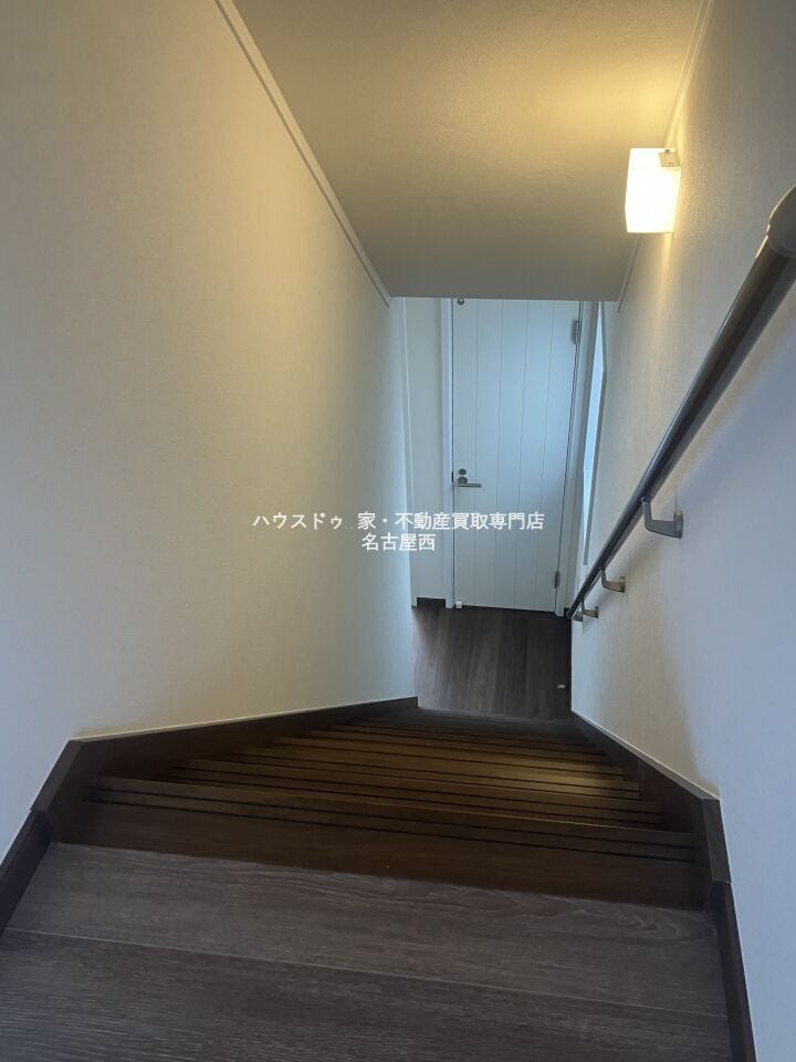 階段屋根裏から2Fへ
