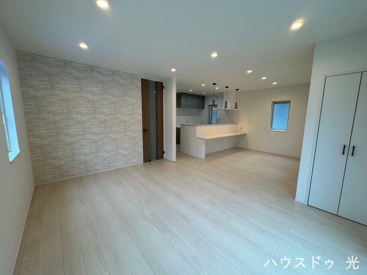 ■□明るく開放感のあるLDK。対面キッチンから家族を見守れる、暮らしやすさにこだわった住空間です□■