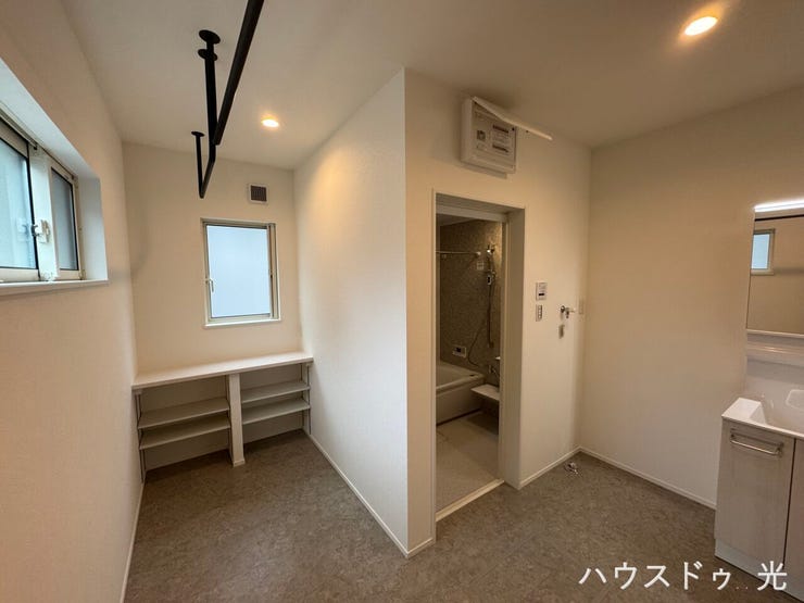 ■□洗面スペースに物干しスペースあります□■