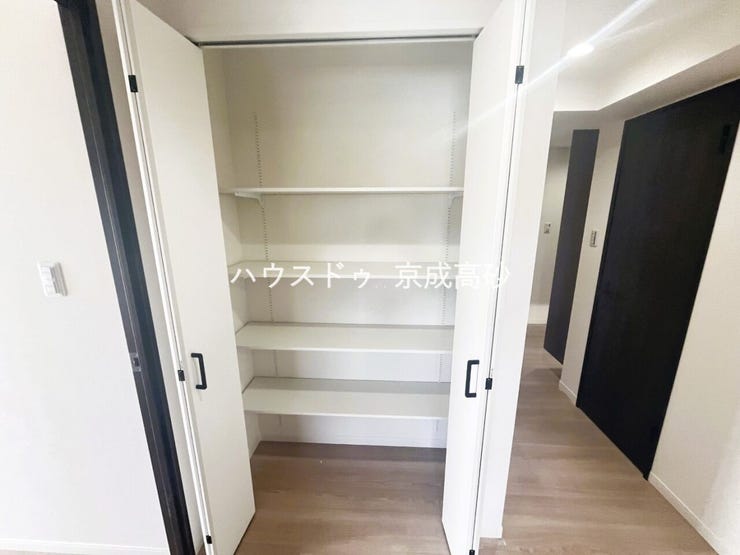 適材適所の収納付きです。