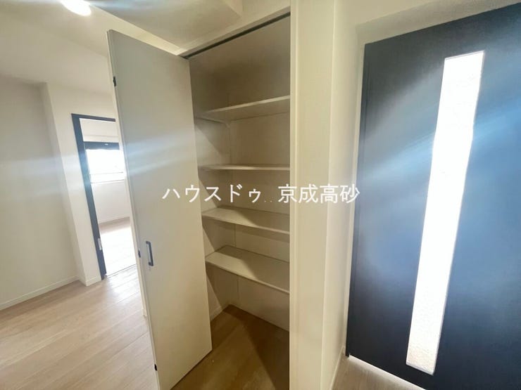 適材適所の収納付きです。