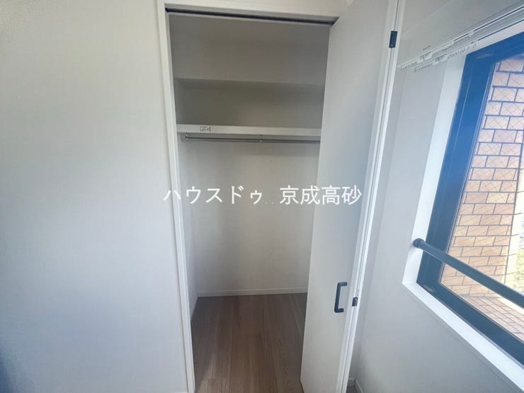 大型のクローゼットです!
これだけの収納力があれば部屋もスッキリ保てますよ!