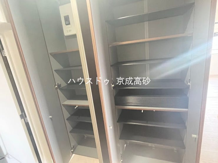 大型の下駄箱収納でお気に入りの靴もたっぷり収納できますね!