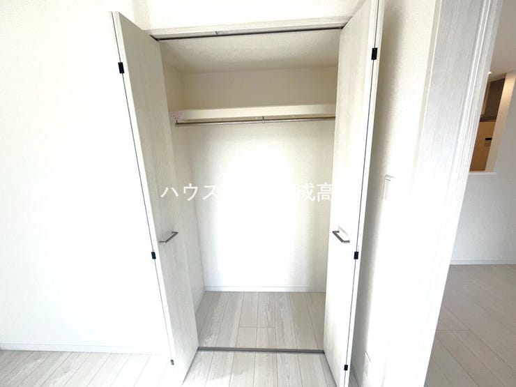 適材適所の収納付きです。