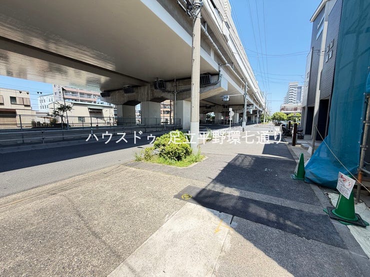 周辺は見通しの良い街並みが広がり、開放感のあるロケーション。日々の暮らしを快適にサポートする住環境です。
