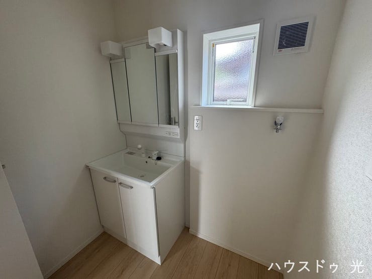 ■□朝の身支度や家事もスムーズにこなせる、機能的な洗面室です□■