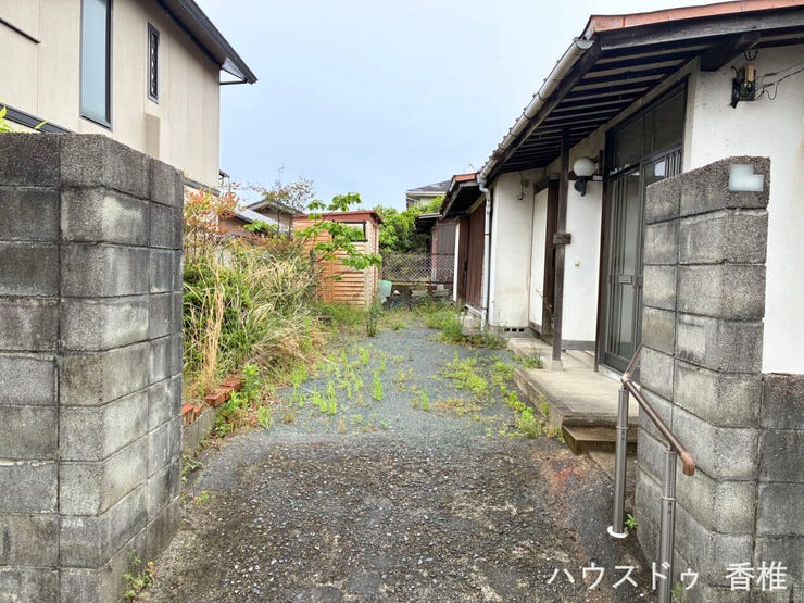 東側6.4m道路と北側4.5m道路に接する角地です!(現況古家付き)
