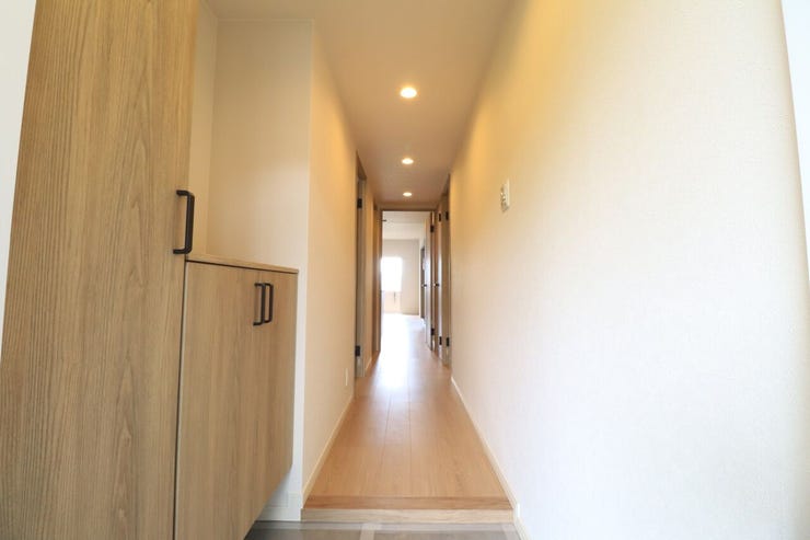 清水町 パークハイツ多賀山 【玄関】
リビングから光が差し込む玄関。気持ちの良い空間がお出迎え