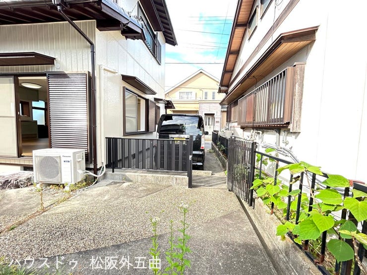 南東となり との境界
南西から北東に向かって撮影