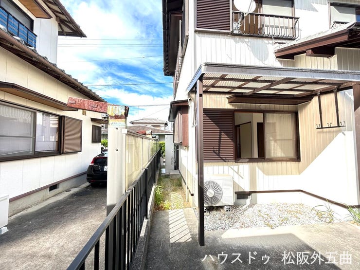 北西となり との境界
南西から北東に向かって撮影