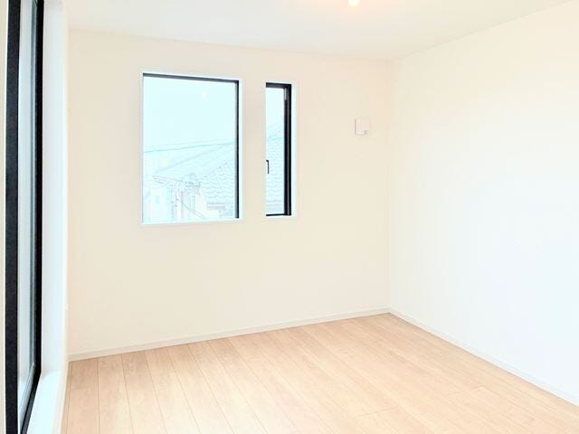 主寝室としてはもちろん、明るさを活かしたお洒落なワークスペースや趣味のお部屋にも