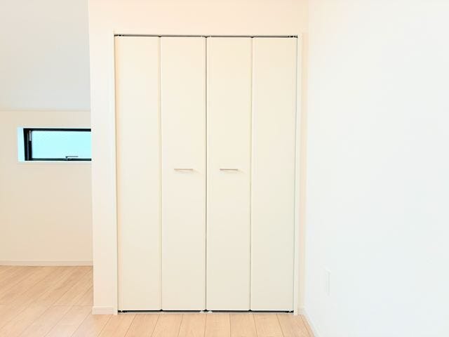 間口が広く開くので、かさばる荷物や衣類の出し入れも簡単
