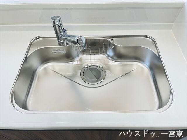 【シンク】錆びにくくて耐久性や耐熱性に優れていてメンテナンスが楽なステンレスシンク。
