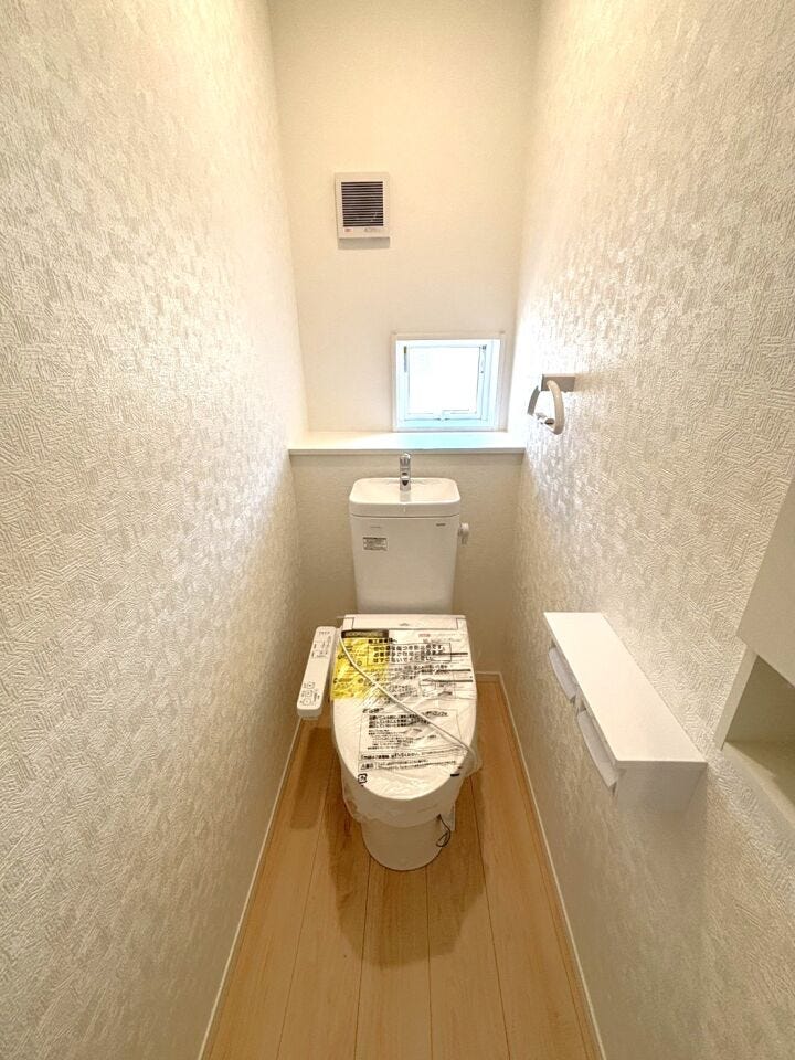 各階に完備。衛生的で使いやすい温水洗浄便座付きトイレです。