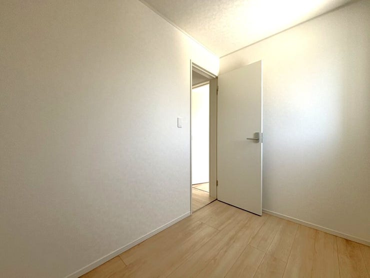 木の温もりを感じるナチュラルな内装。どんな家具にも合います。