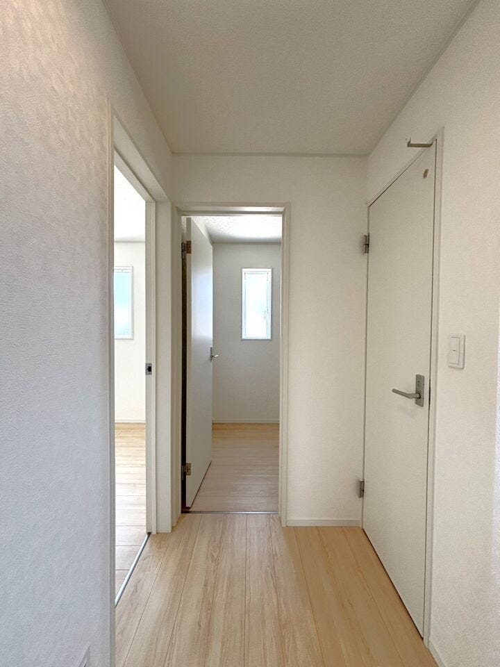 各居室へスムーズに移動できる、風通しの良い廊下スペース。