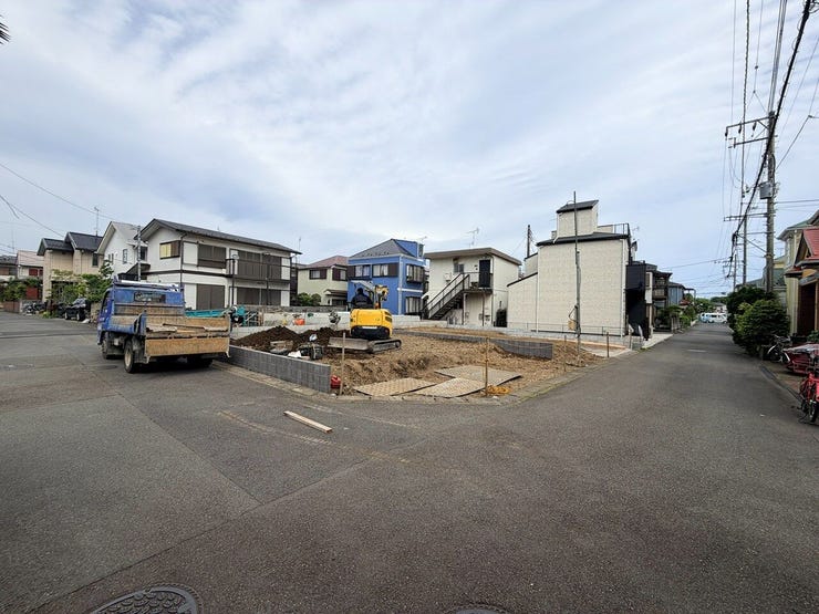 【外観】
建築中につき完成が待ち遠しい注目の新築住宅です