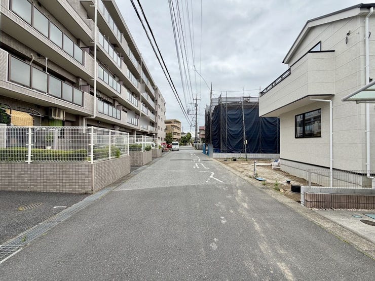 周辺は高い建物もなく、閑静な住宅街!