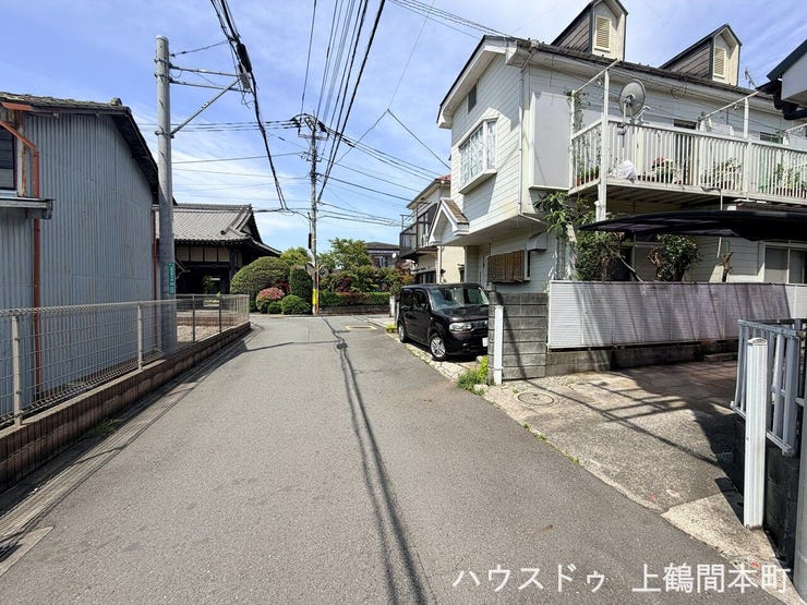 前面道路が広く、駐車が苦手な方にも安心の住環境です。