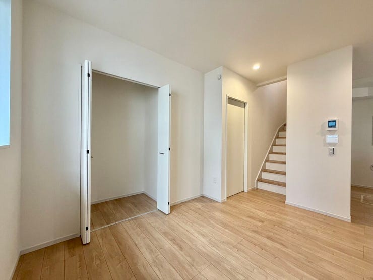 収納スペースが広いので、部屋に荷物が出ることもなく生活感を隠せるのは嬉しいですね♪