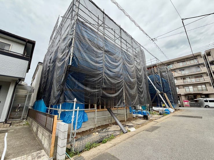 駅から離れている分、落ち着いた住環境です。
溢れる陽光に包まれて。光と暮らす、明るい住まいを想像させます♪