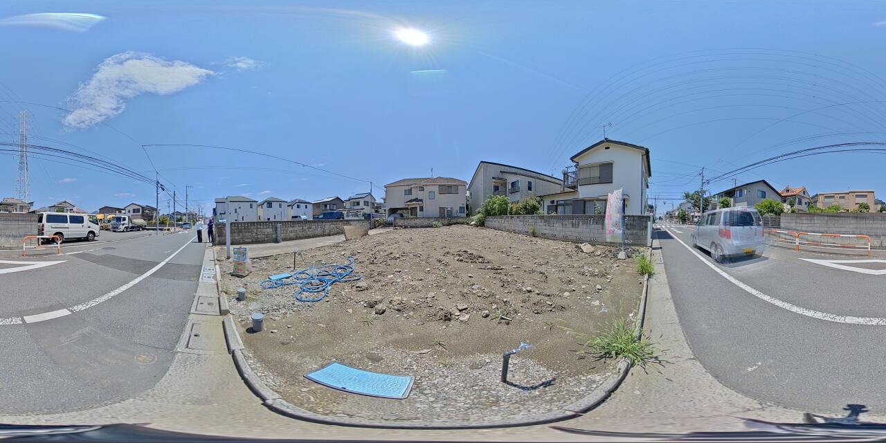 整然とした閑静な住宅街に位置しており、穏やかで落ち着いた心地よい住環境が広がっています。