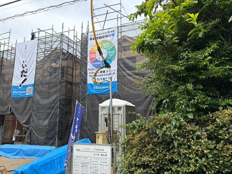穏やかな光が差し込む、広々とした開放感あふれる整形地。
周辺には高い建物がなく、心地よい風が通り抜ける健やかな立地です。どんなお家を建つのか、家族で想像を膨らませる時間も楽しみになりますね。