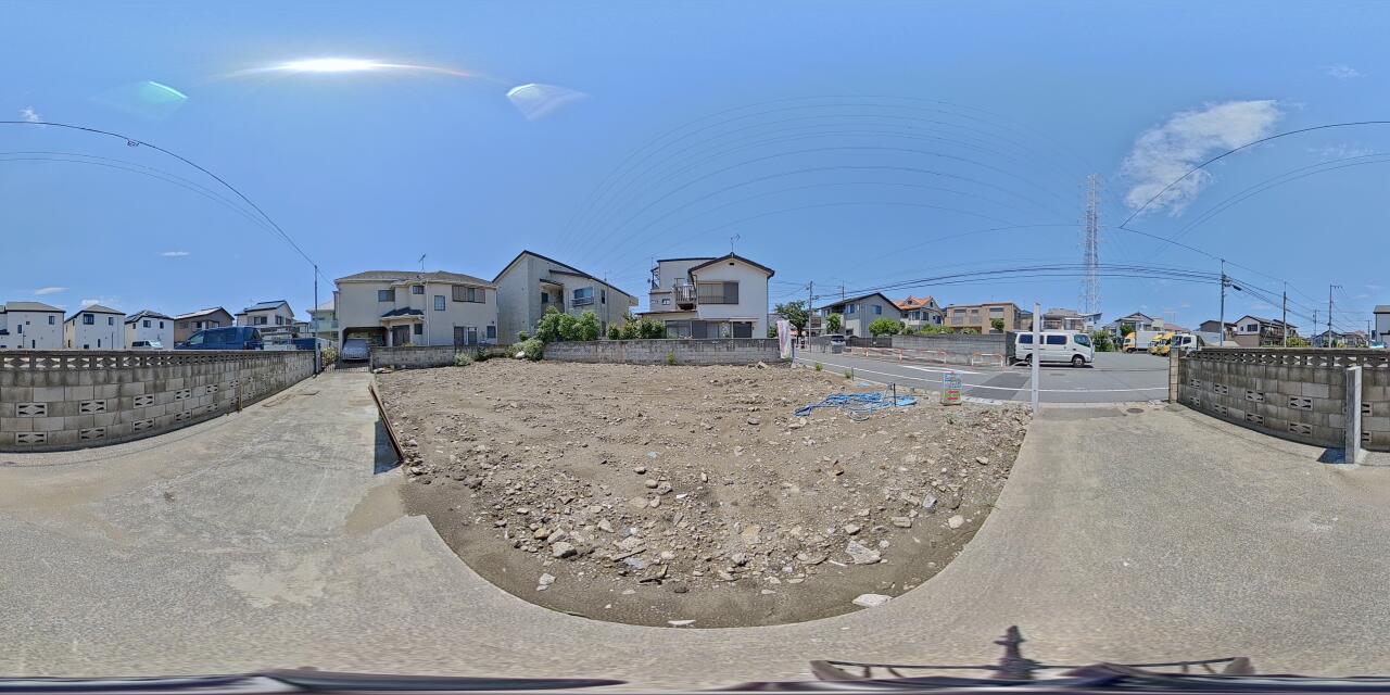 整然とした閑静な住宅街に位置しており、穏やかで落ち着いた心地よい住環境が広がっています。