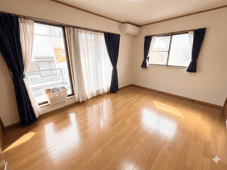 主寝室の9帖のお部屋は広々としています!
全居室収納もあるのでお部屋スッキリです♪