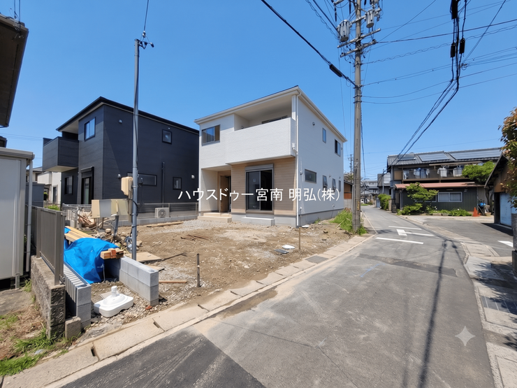 【交通量が少なく、静かで安心な住環境】
車の通り抜けがほとんどないため、騒音が少なく、小さなお子様がいるご家族も静かに安心して暮らせます。