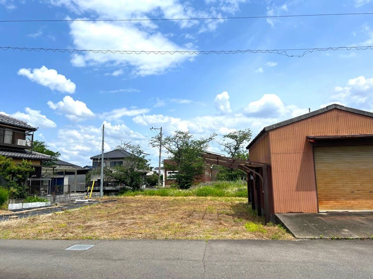 駅徒歩圏内ながら落ち着いた住環境が魅力です。