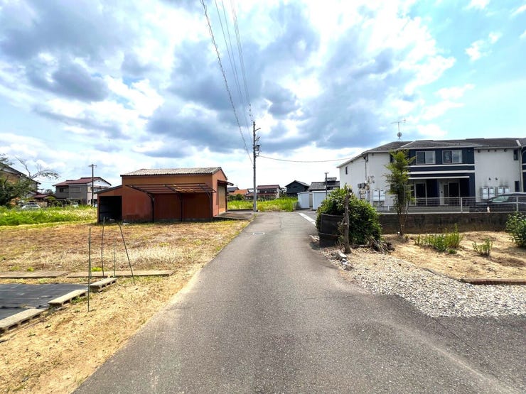 お庭・駐車場・家庭菜園など夢が広がる敷地です♪