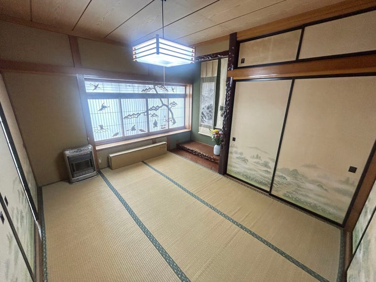室内(2026年5月)撮影
◎現地案内予約受付中!◎
和室は続き間となっております。戸を開放して大広間としてもお使いいただけます♪
