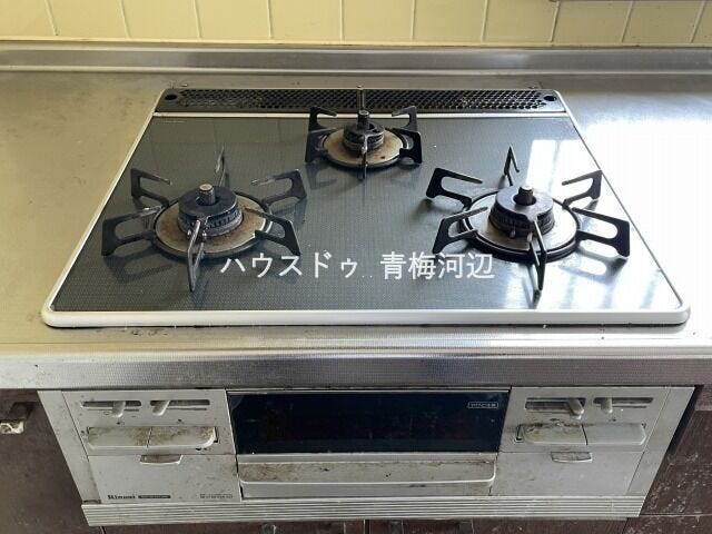 三口コンロ:時間のある時に作りたい、作り置き料理も一度に作る事ができます。