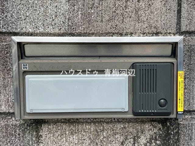 インターホン・ポスト:門柱にインターホンがあると、訪問者との対応は直接対応する必要がなく、防犯性が高まります。