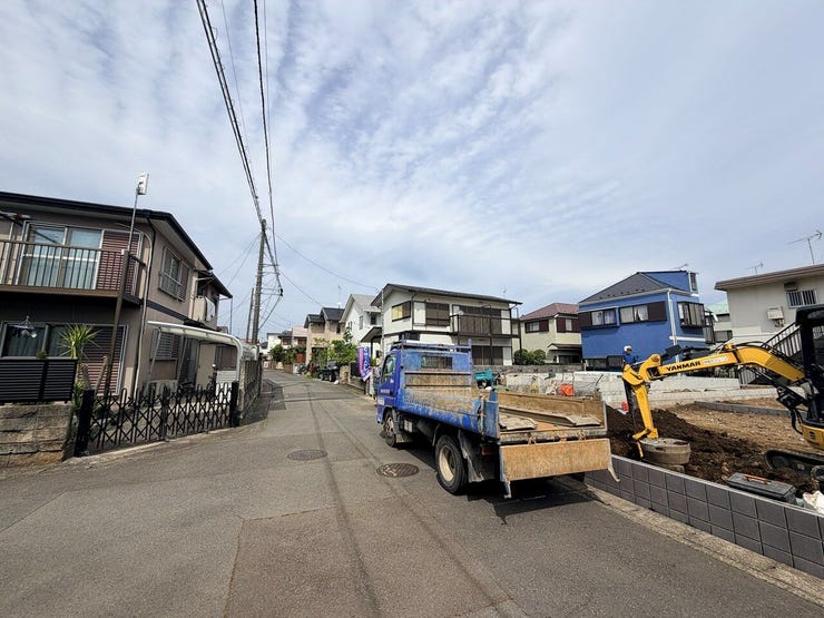 前面道路を含め、現地には写真では伝わらない魅力が広がっています。